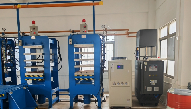 深圳某生产公司风冷式式冷水机项目
